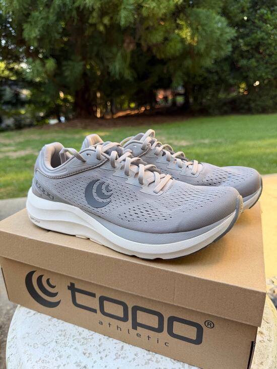 NWT Topo Athletic Phantom 3 Running Shoes Gray Size 9.5